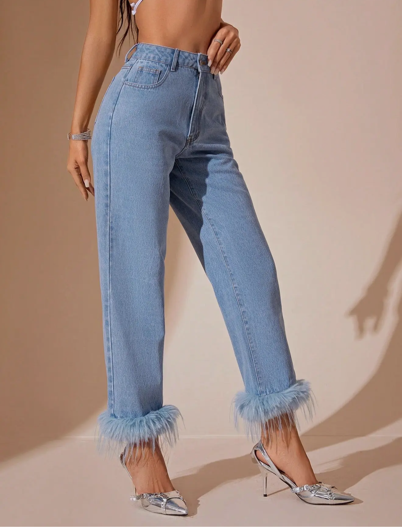 Furry Stitching
Straight All Matching Jeans